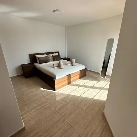 Unique Golf Apartment *